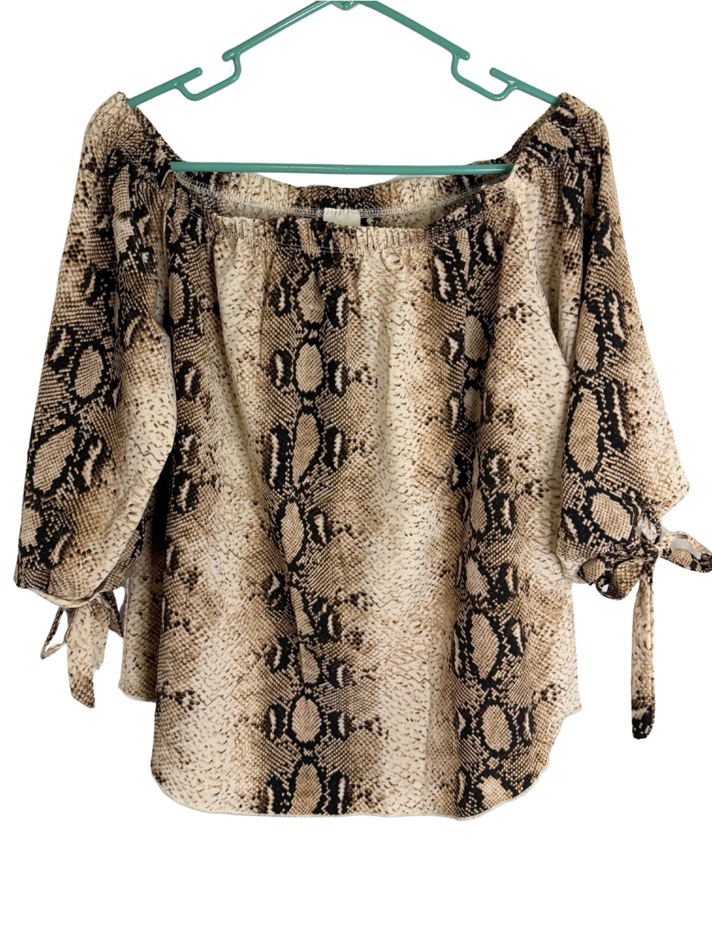3/$20 Color Swatch Off-Shoulder Snake Print Blouse Size Large